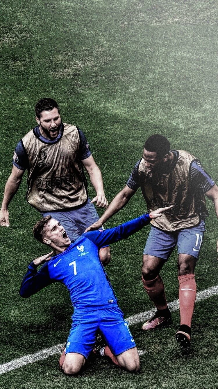 慕尼黑晚报：两名葡体球迷燃放烟火导致球迷和安保受伤被捕（慕尼黑晚报：两名葡萄牙体育球迷燃放烟花致球迷与安保受伤遭逮捕）