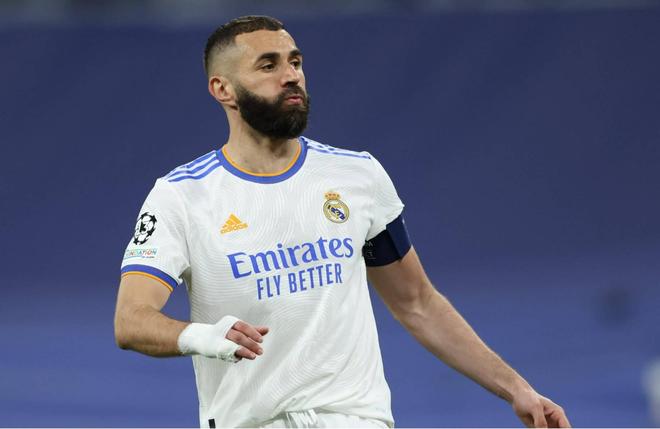 足球这项运动陪伴了我整个初高中，今天我十八岁了，...（足球陪我走过初高中，十八岁，我仍在奔跑）